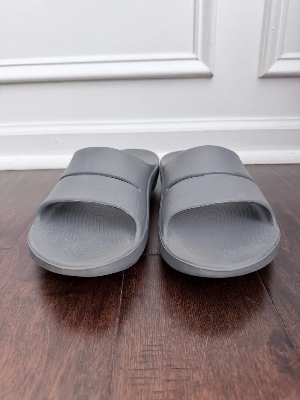 Oofos Ooahh Recovery Slides grey M12 W14
